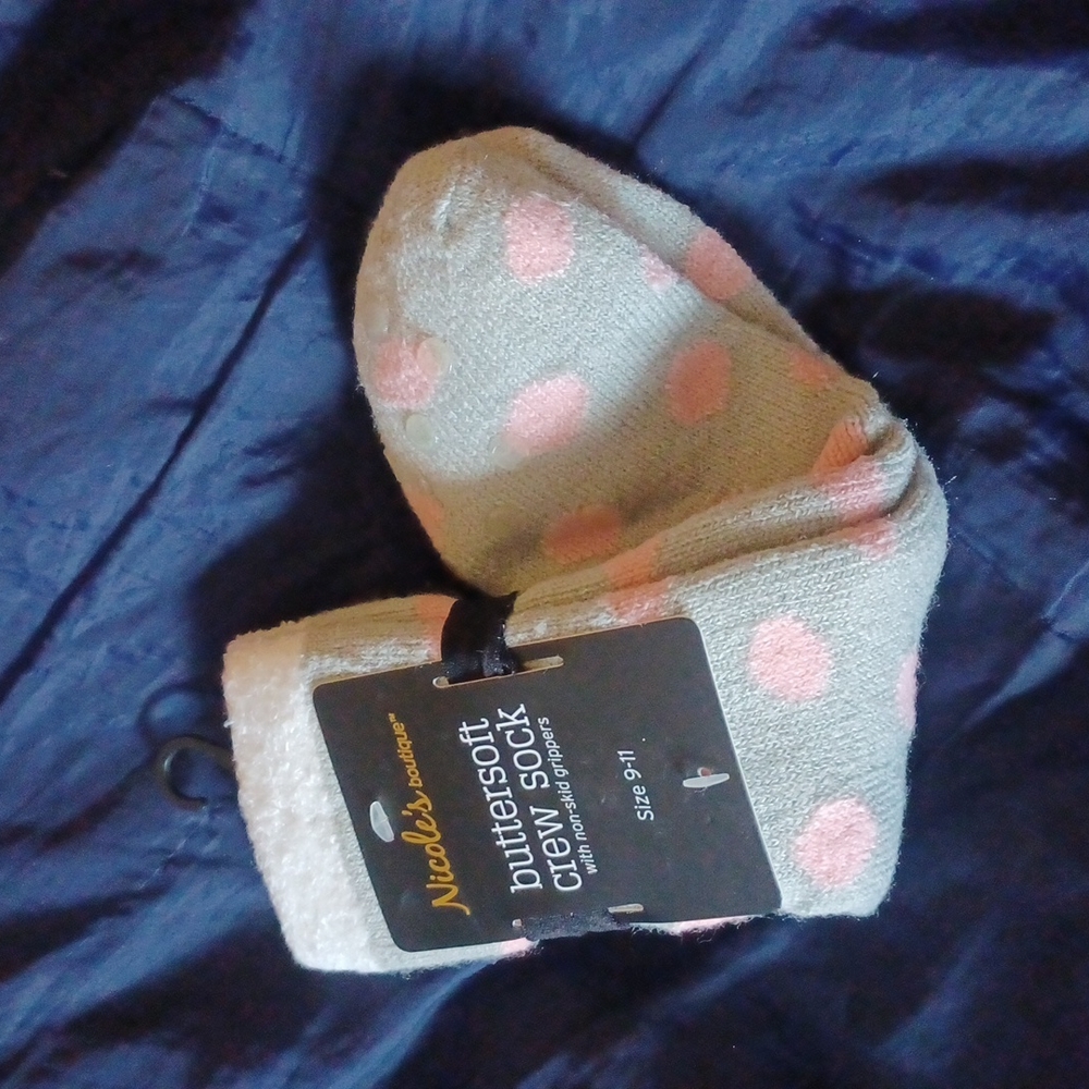 2/$15 NWOT Nicole's Boutique buttersoft crew socks